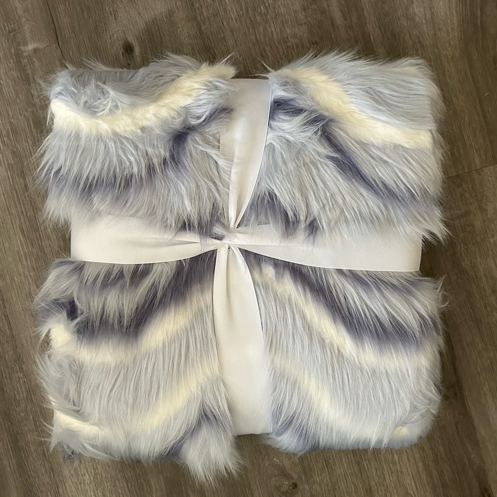 UGG throws - Picture 11 of 12